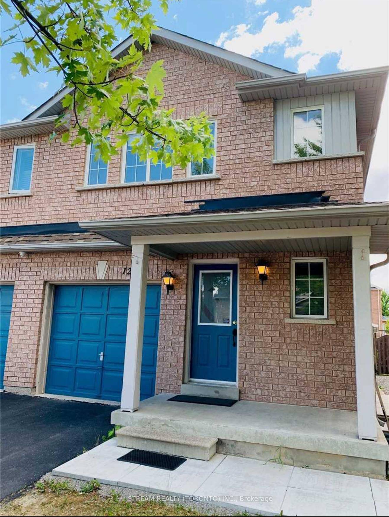 Fantastic Sun Filled Semi Detached Home In Best Of Berczy Park.