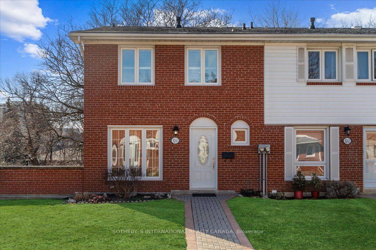 Looking for a delightful townhome in a vibrant neighborhood that offers stunning views of the park ?