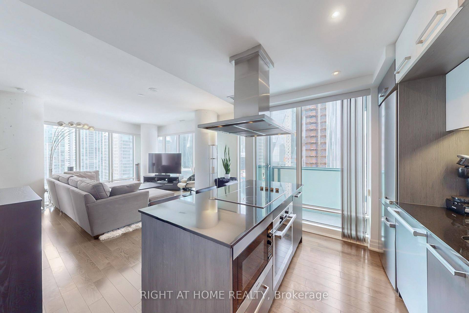 Best deal in town for a large 2 br den 1, 078 sf condo, sought after corner suite at the upscale L Tower which stands as an iconic high rise ...