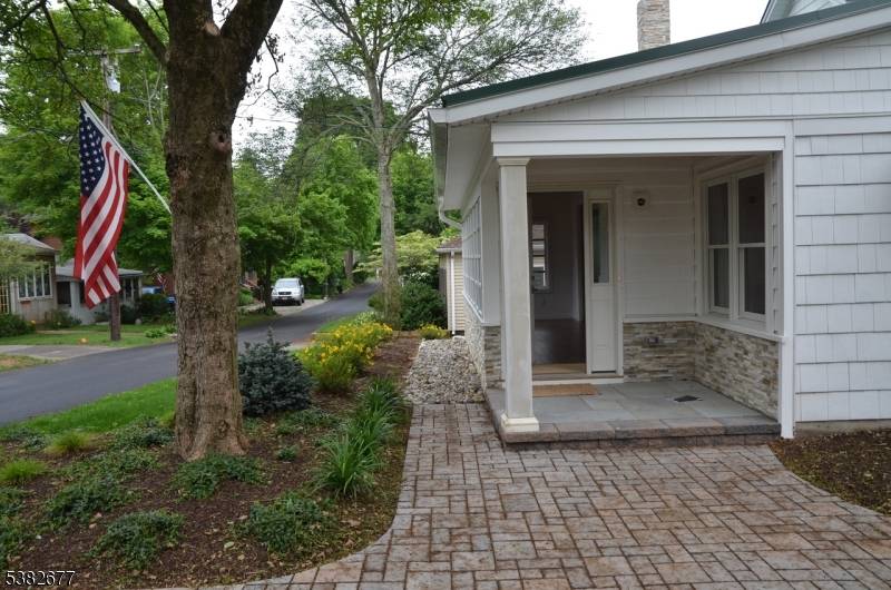 THIS IS A SHORT TERM RENTAL ONLY FULLY FURNISHED AND CANNOT BE UNFURNISHED