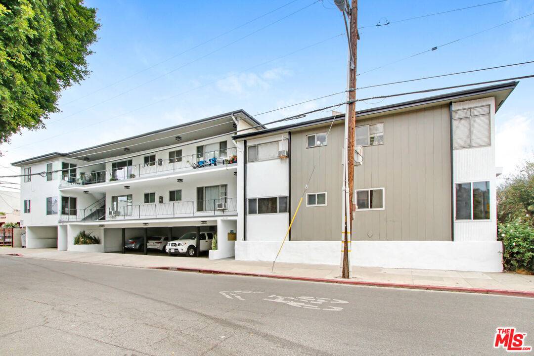 8514   SHERWOOD DR Hollywood Hills East LA