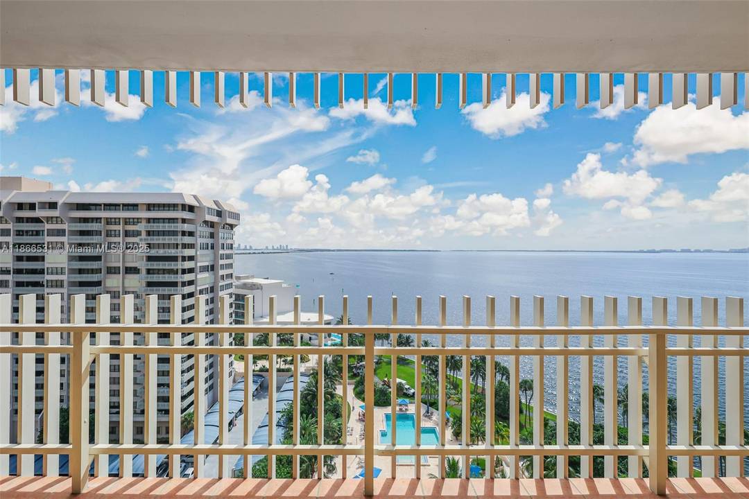 Stunning views, 2 bedroom and 2 bathroom apartment with split floor plan, plus a den and laundry closet.