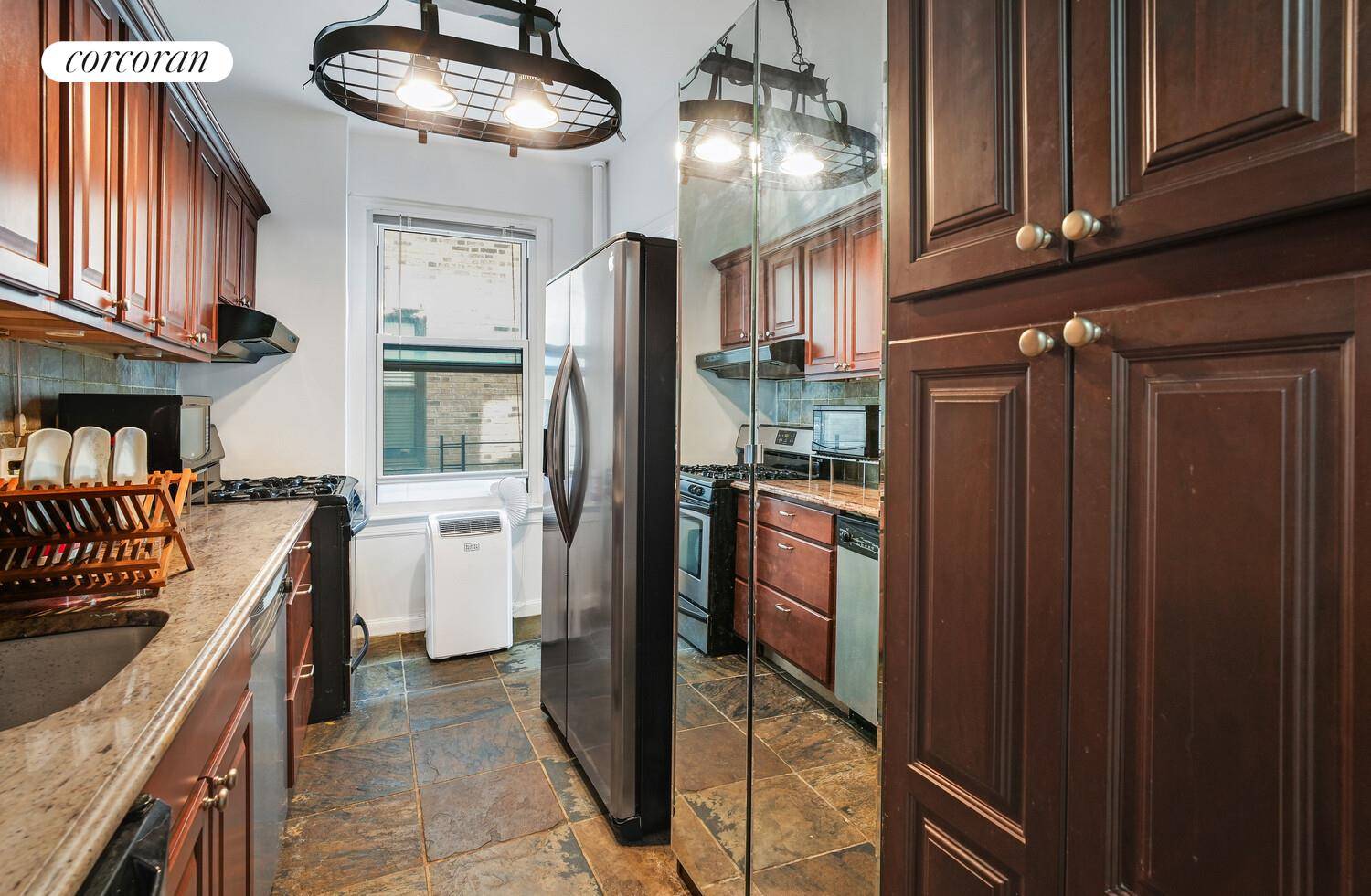 Discover the charm and elegance of this expansive Flex 2 bedroom apartment at 875 West 181st Street 4L, offering breathtaking water views.