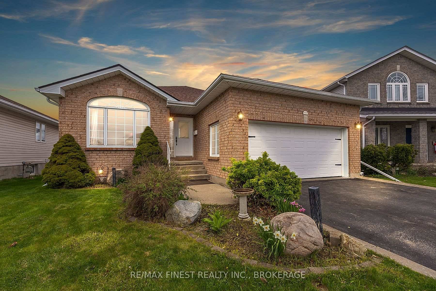 Welcome to this stunning Fully Finished 1400 Sqft Marques built bungalow offering 3 2 bedrooms and 3 full bathrooms, with a double car garage and fully finished from top to ...