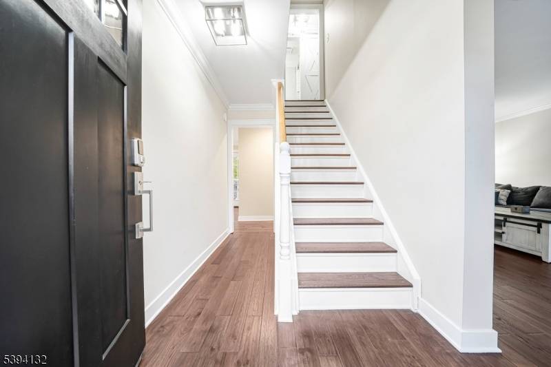 Love that cozy neighborhood vibe but want easy access to everything ?