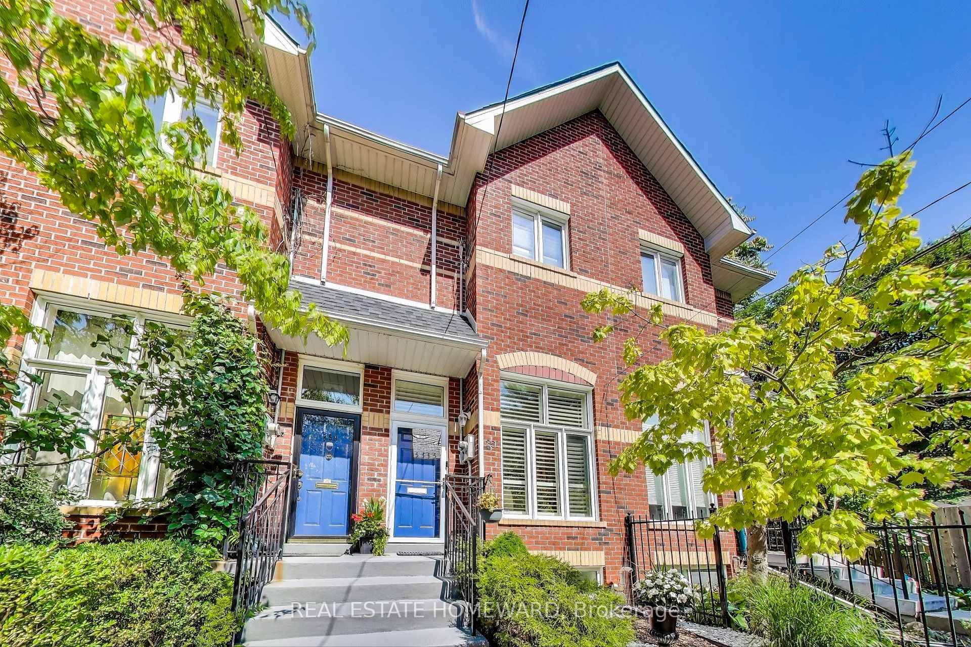 Freehold all brick Victorian style 2 storey townhouse built in 2000 in South Cabbagetown Over 1, 300 s.