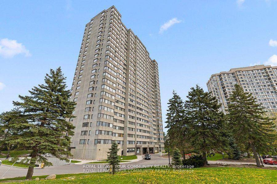 Welcome to this exceptional 1, 300 square feet corner unit !