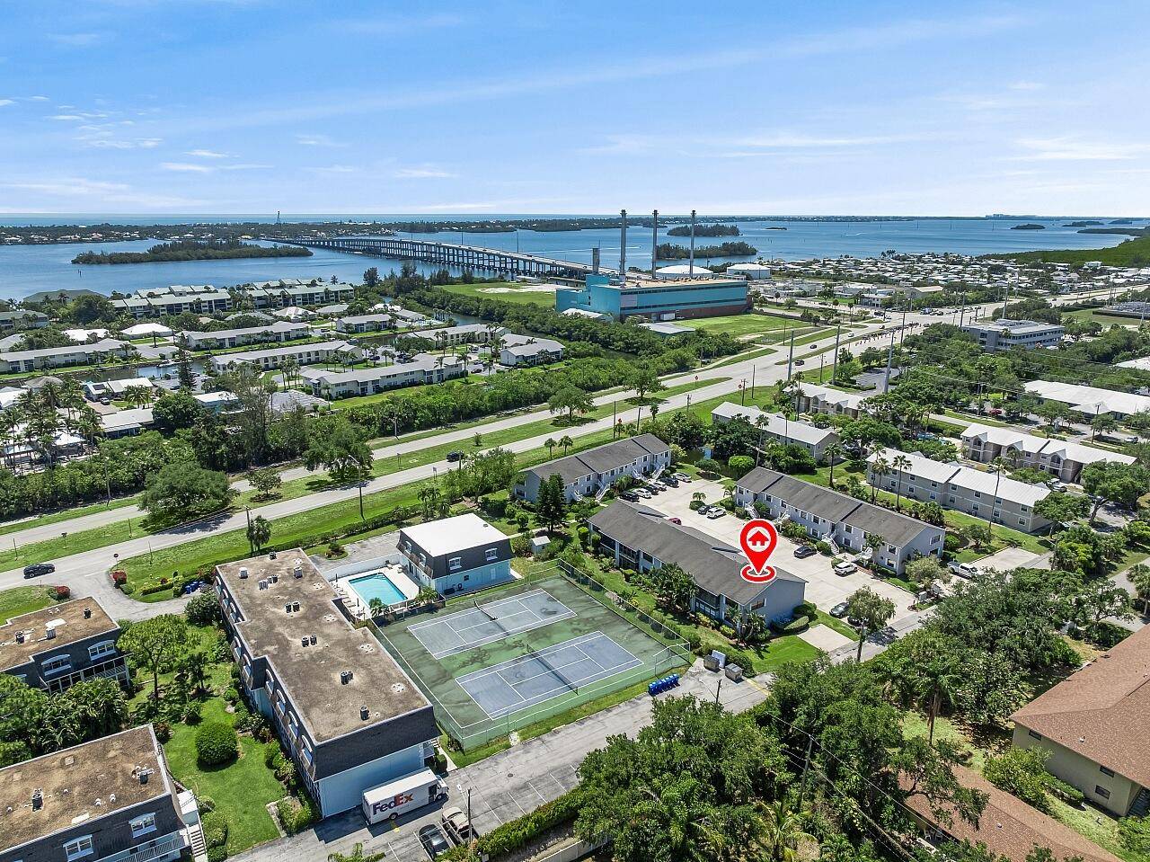 Experience coastal charm in this spacious move in ready 2 bedroom, 2 bathroom end unit condo in Vero Beach !