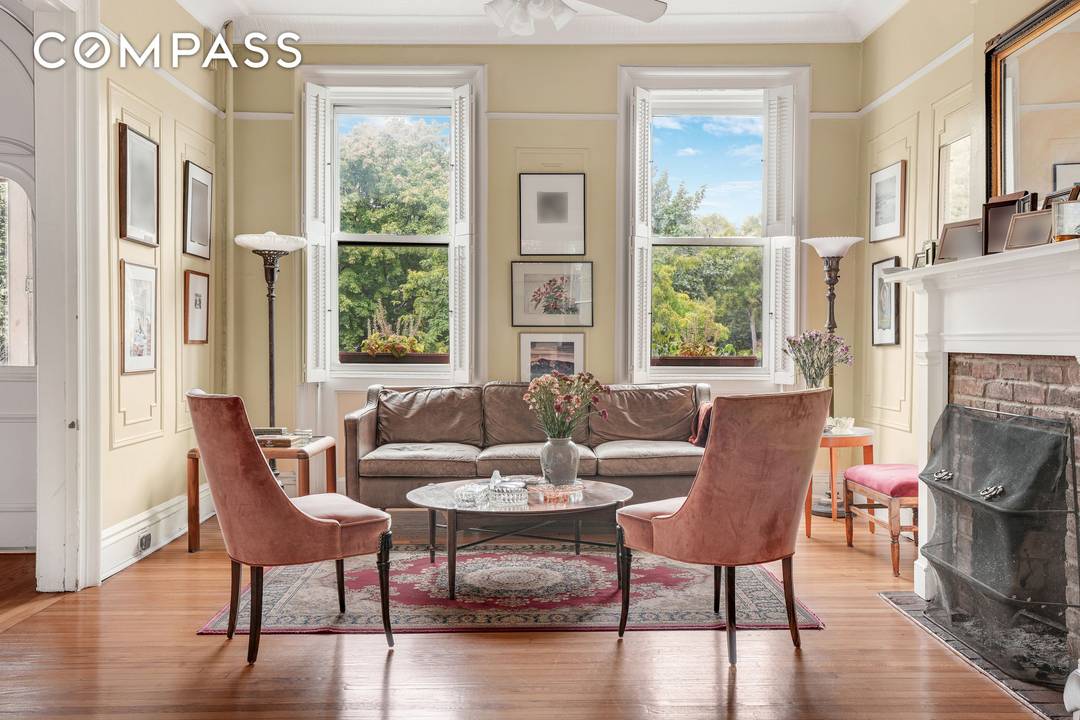 Nestled in the heart of Carroll Gardens, at the cross roads of President Street and Hoyt Street, 331 Hoyt Street is a quintessential Brooklyn charmer.