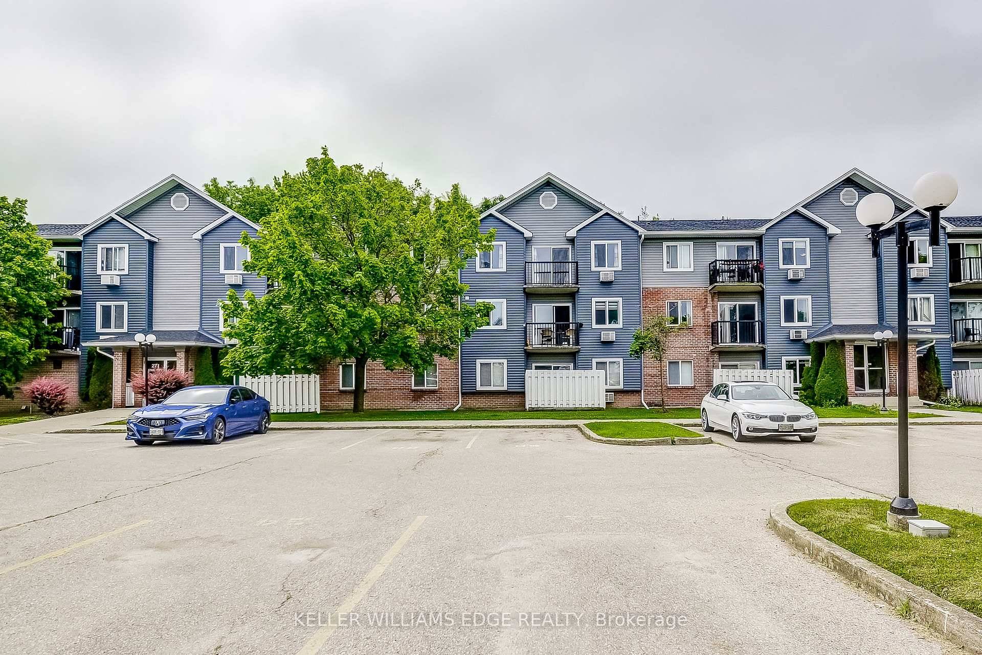Stylish amp ; Affordable 2 Bedroom Condo in Prime East Waterloo Location.