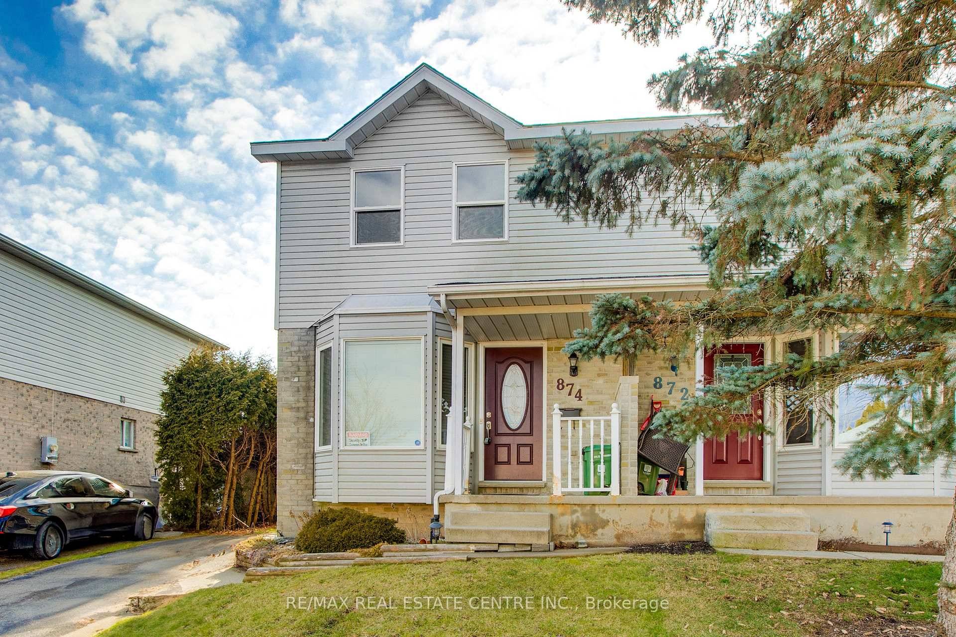 Beautiful 3 Bed, 3 Bath Semi Detached in Great Location.
