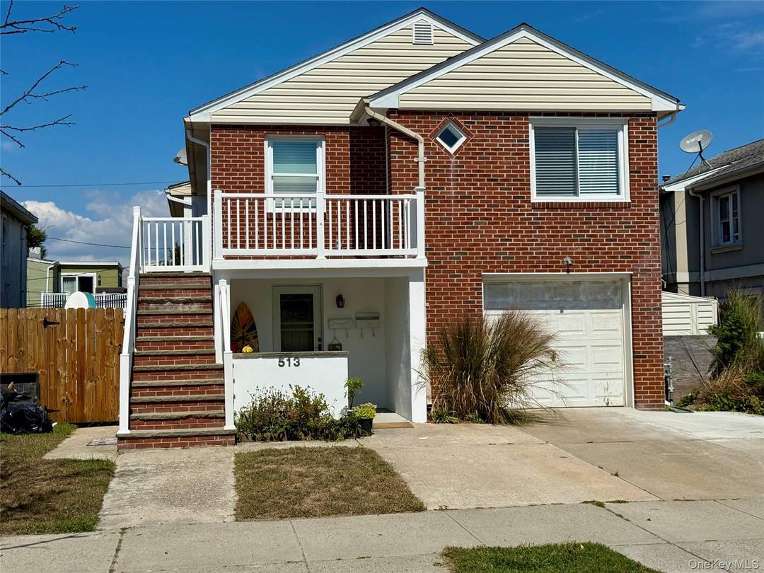 Fresh amp ; Modern 3 Bedroom Just 2 Blocks from the Beach !