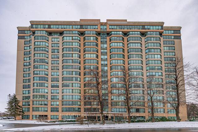This beautifully renovated 14th floor condo is perfect for anyone seeking a blend of luxury, convenience, and tranquility.