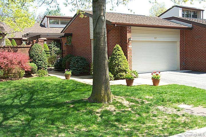 Avalon Ranch in Estates II Manhasset.