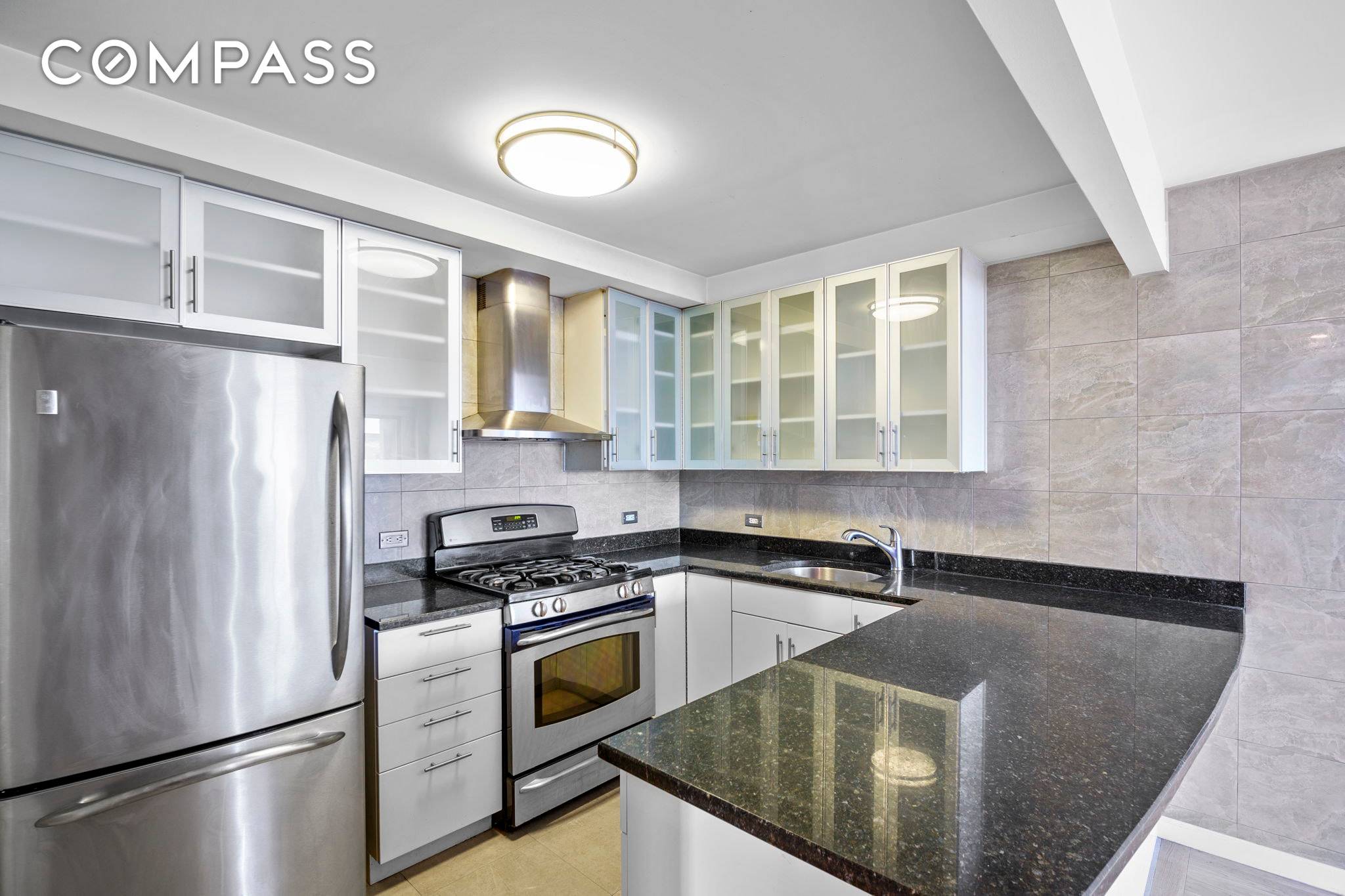 Freshly painted Luxury condo 2 bed 2 bath with huge private balcony.