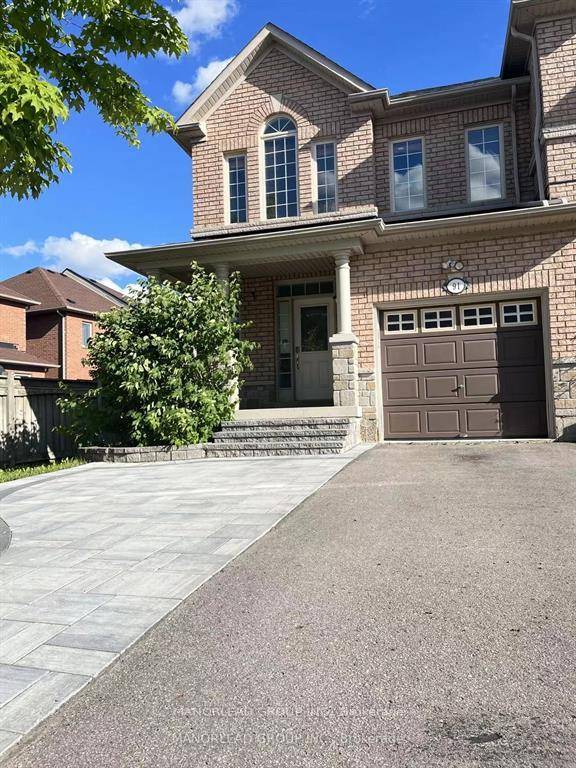 Spacious Upgrade End Unit 3 Bedroom Th In A Quiet St In Thornhill Woods !