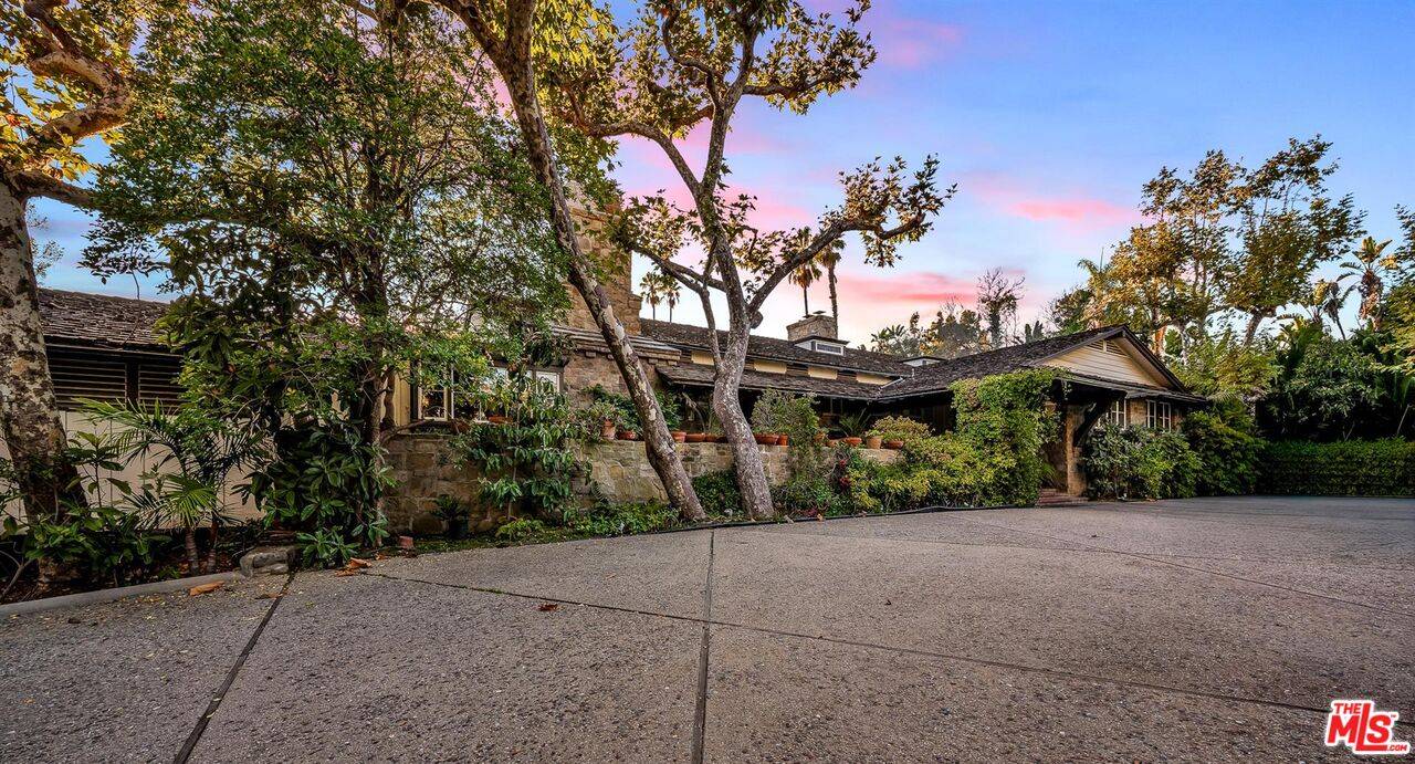 829  N Whittier Dr 8BR Beverly Hills Post Office | B.H.P.O. La