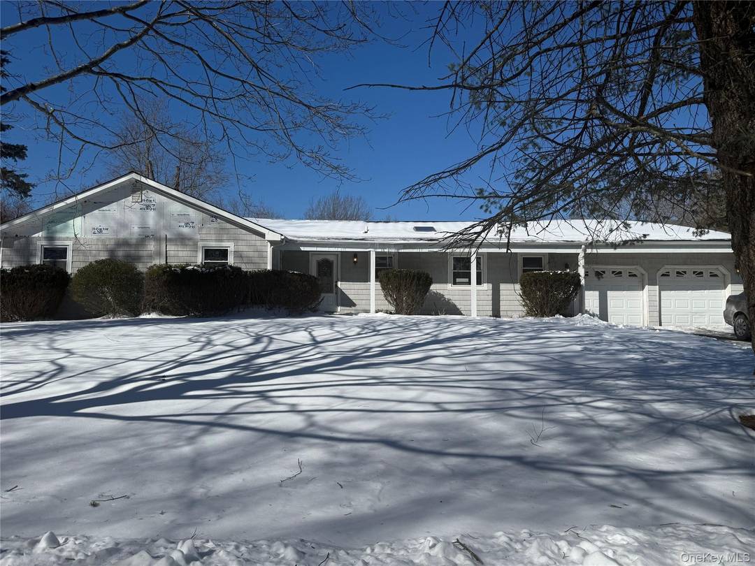 Discover comfortable, single level living in this well maintained ranch style home ideally suited for first time buyers, growing families, or anyone seeking an accessible entry into property ownership through ...