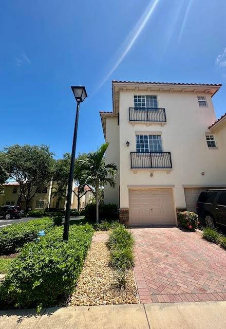 Don't miss this incredible opportunity to own a beautiful well maintained 3 bedroom, 3 bathroom corner townhouse located in the heart of Delray Beach !