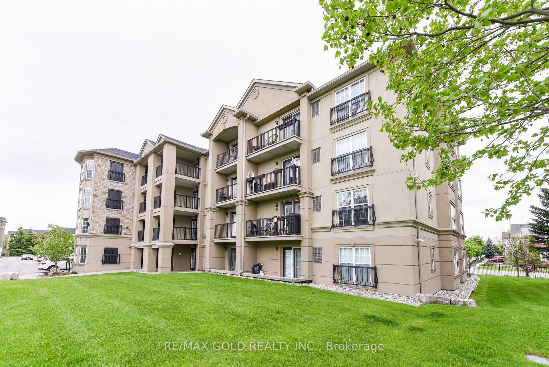 Welcome to this beautifully renovated and freshly painted 2 bedroom, 2 full bathroom condo in one of Miltons most desirable communities !