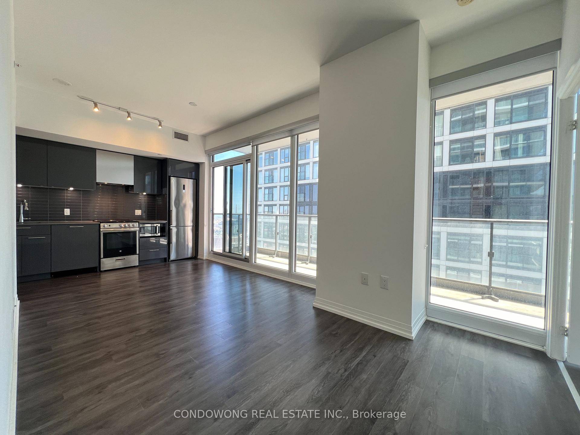 This 2 Bedroom amp ; 2 Baths Unit At Dundas Square Gardens !
