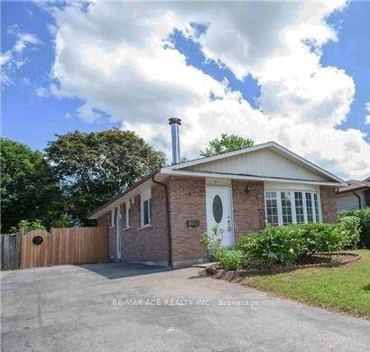 3 Bedroom Beautiful House, Updated Main Washroom.