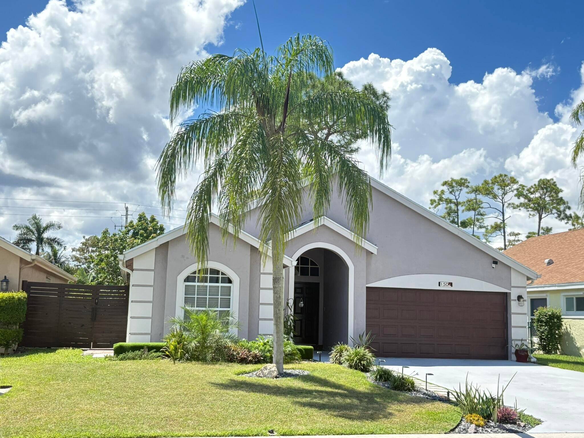 Seasonal Redone open floor plan house, with 3 bedrooms and 2 bathrooms, boasting a screened patio as well as an outdoor patio ideal for barbeques and enjoying the sunsets, located ...