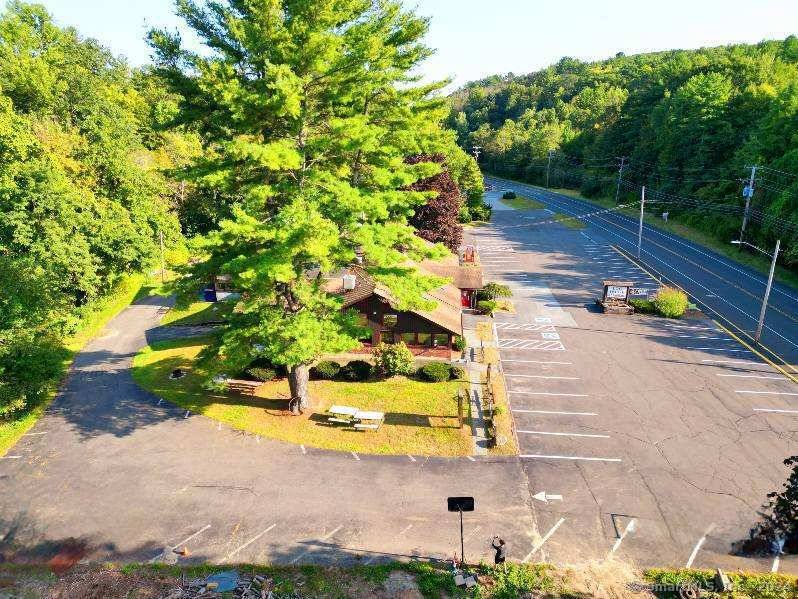 PRIME commercial opportunity in Barkhamsted, CT !