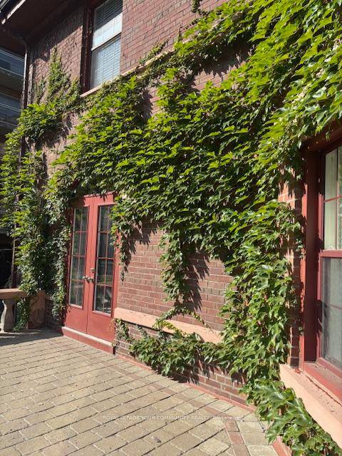 Fabulous 'Annex' Location !