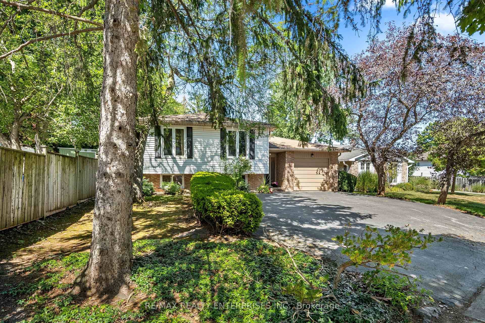 Opportunity Knocks in one of Oakville's Most Desirable Neighbourhoods !