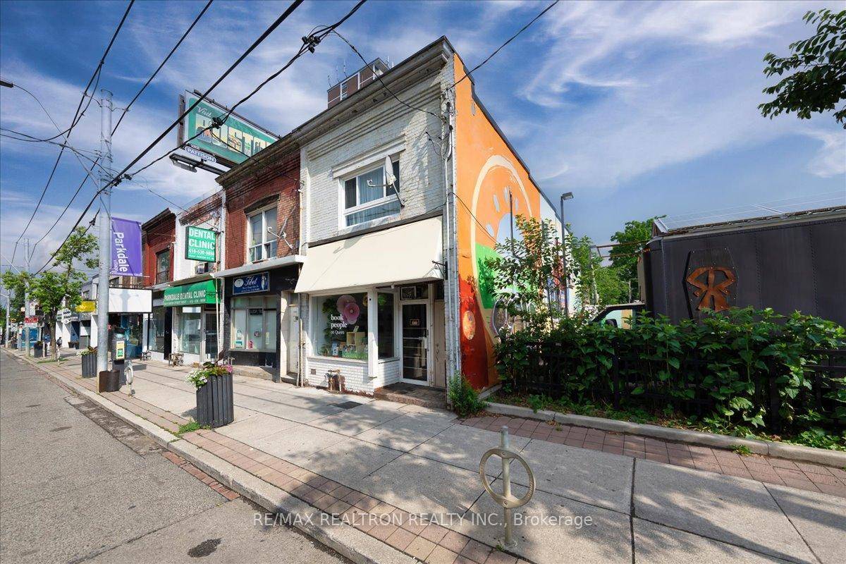Great Investment Opportunity In Toronto's West End On Bustling Queen St W !