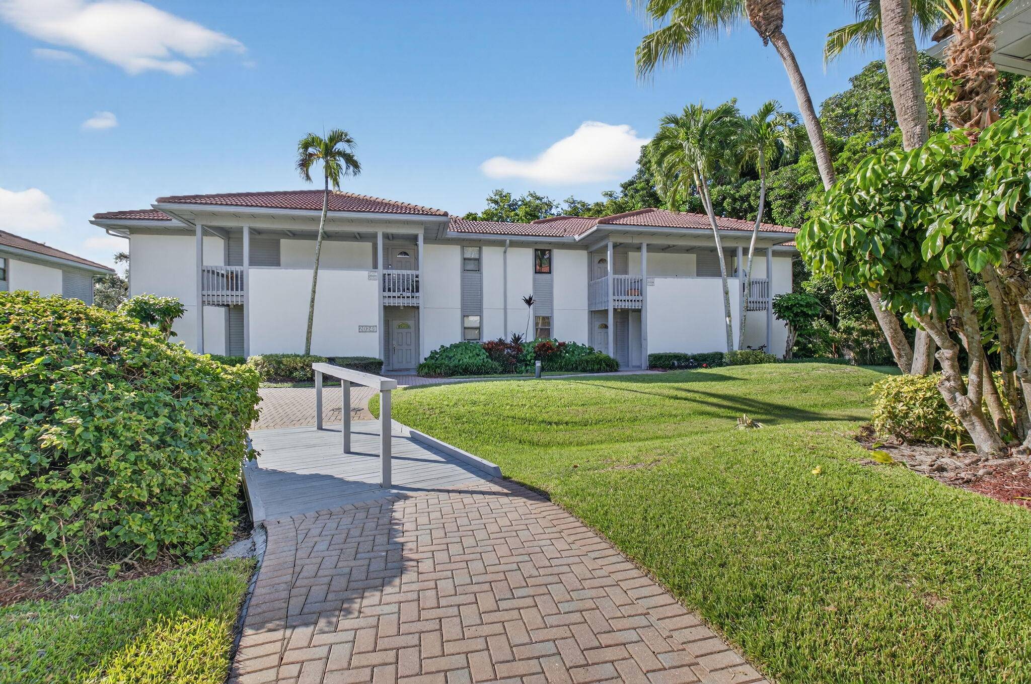 HIGHLY SOUGHT AFTER COURTSIDE 2 BEDROOM, 2 BATHROOM GROUND FLOOR CONDO WITH GOLF COURSE VIEWS.
