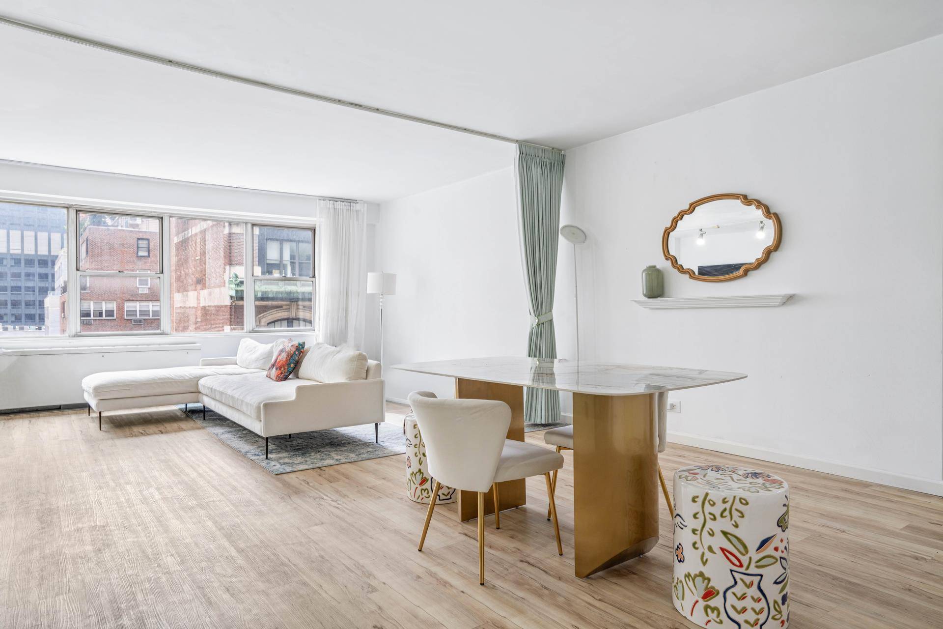 SPACIOUS amp ; BRIGHT CONVERTIBLE 2BR IN PRIME MIDTOWN EAST LOCATION !