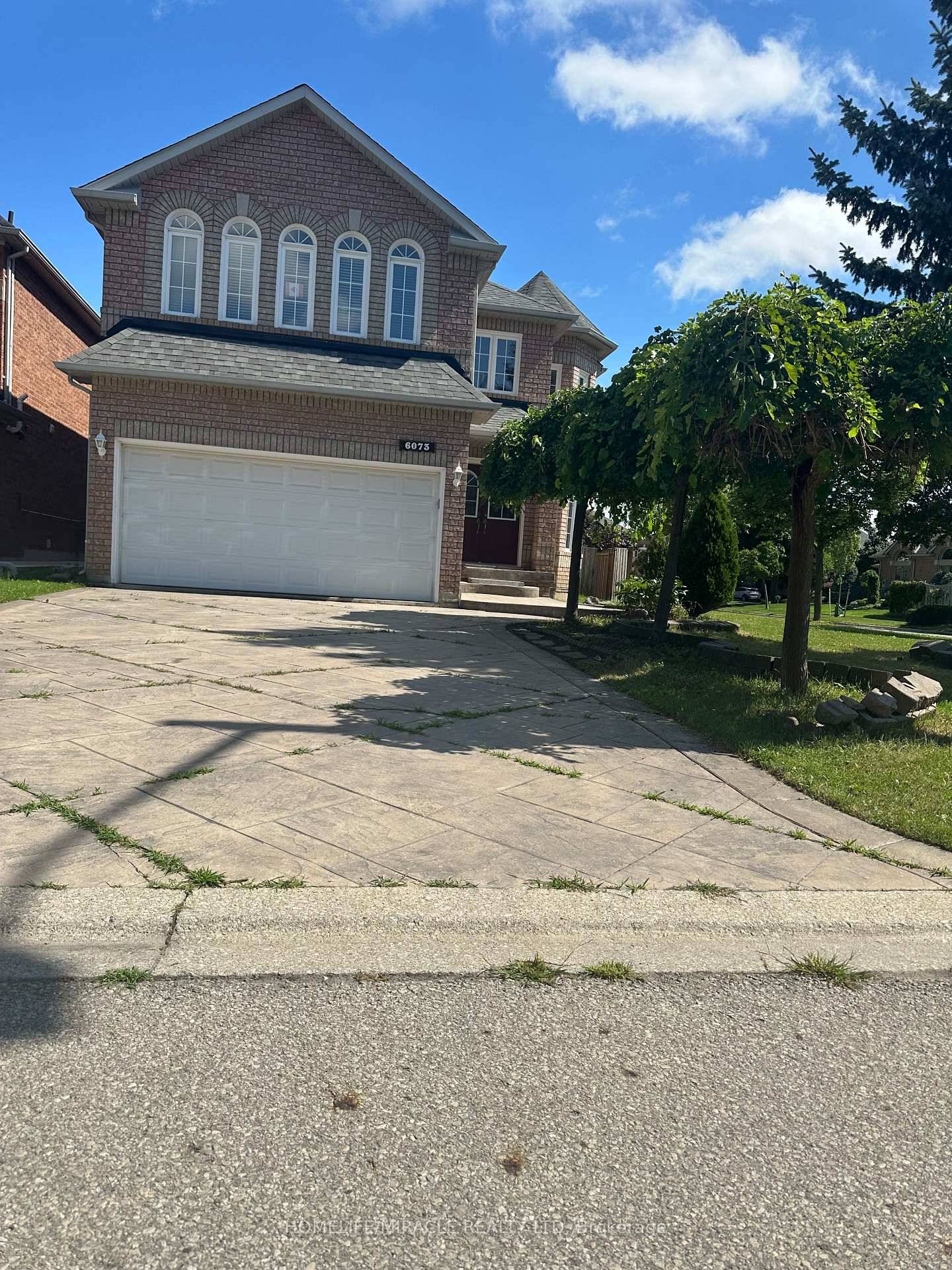 Stunning 4 Bedrooms Detached House, No Carpet, A Rare House To Find In Mississauga To Have Three Master Bedrooms W Ensuites Premium Corner Lot.