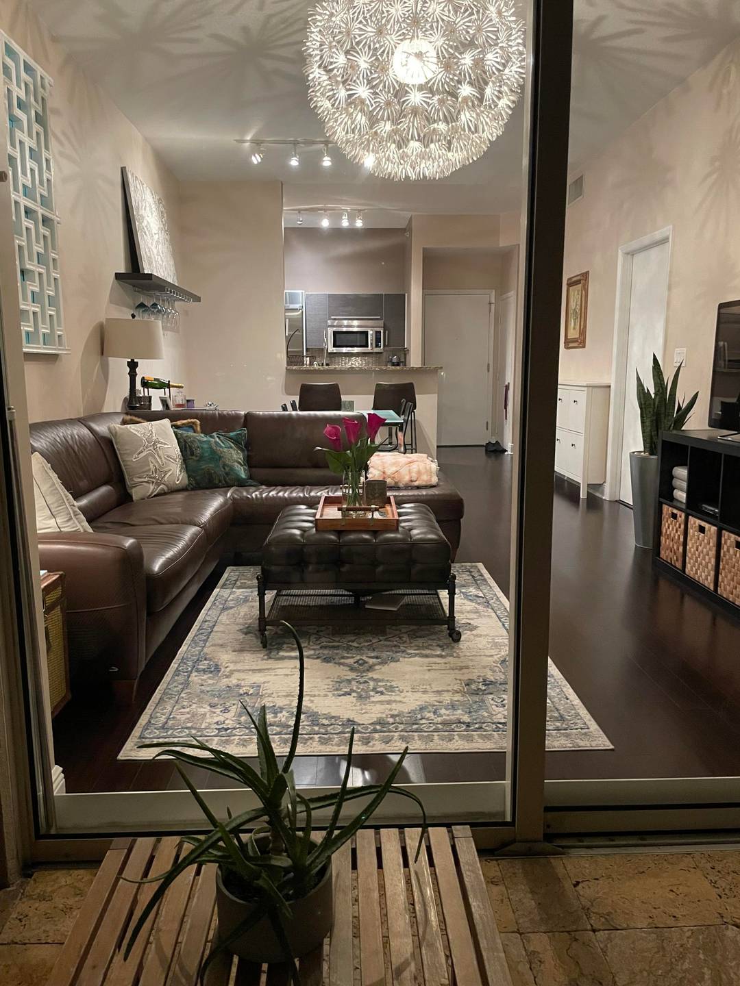 Stunning 1 Bedroom condo in the Heart of Downtown West Palm Beach !