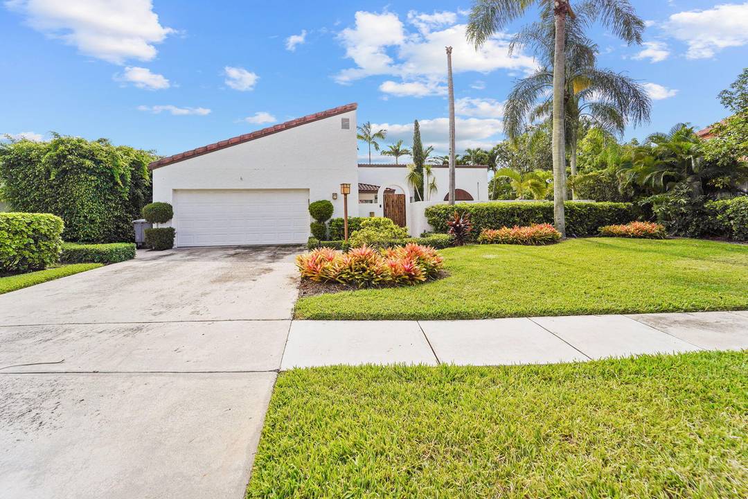 Discover the stunning 3 bedroom, 2 bathroom home in the desirable Village Del Mar community of Boca Raton.