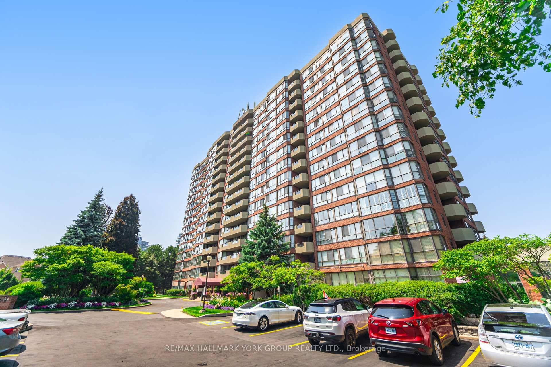 A Tenants only, enjoy living in this outstanding well maintained building in the heart of Richmond Hill