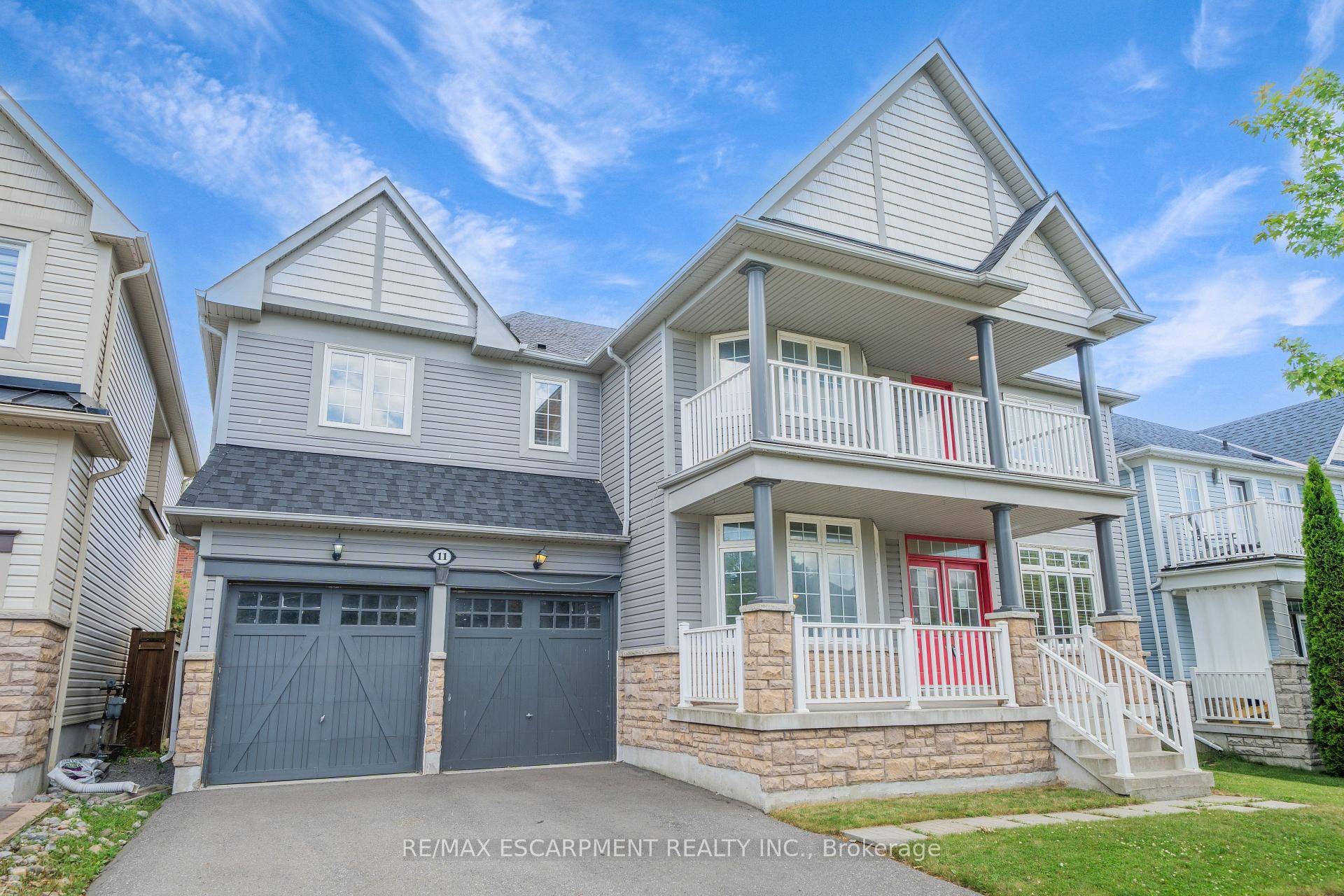 Live the lakeside lifestyle in the sought after Port of Newcastle, just a short stroll to the water, walking paths, and marina.