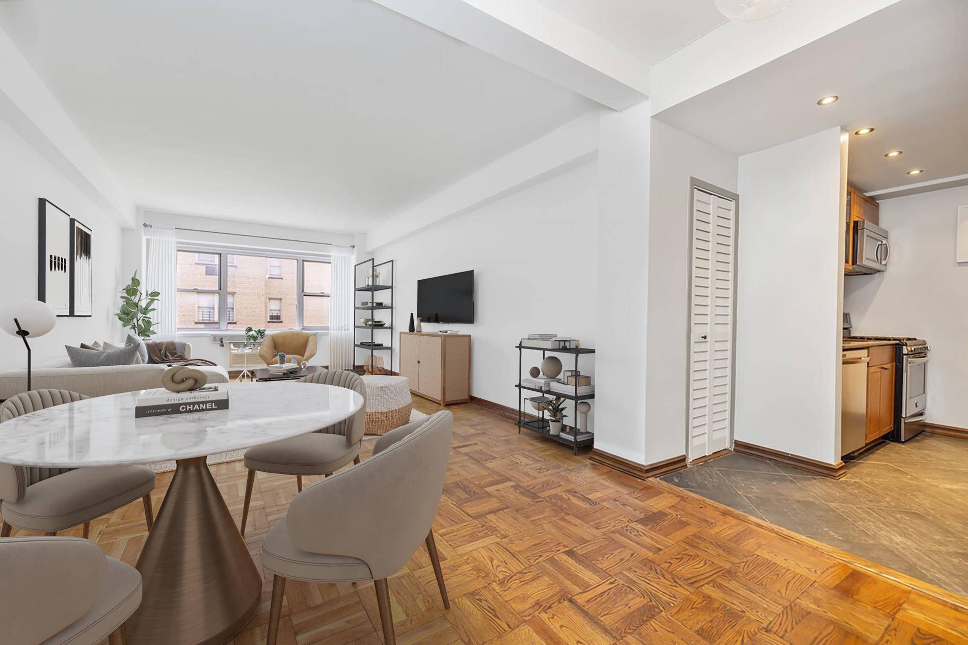 Huge, high floor one bedroom overlooking the peaceful courtyard at the Sutton House.