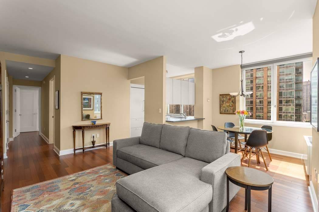 Sunlit, move in ready, corner 2BR with Sweeping River amp ; Skyline Views Avery Condominium Step into Residence 19G at 100 Riverside Boulevard, a stunning corner two bedroom, two bath ...