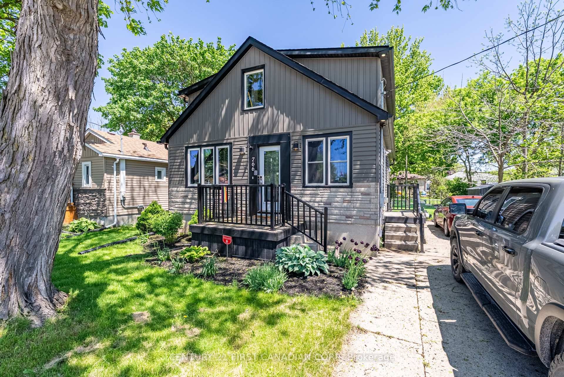 Located just minutes from Fanshawe College and directly across from East Carling Public School, this charming 1.