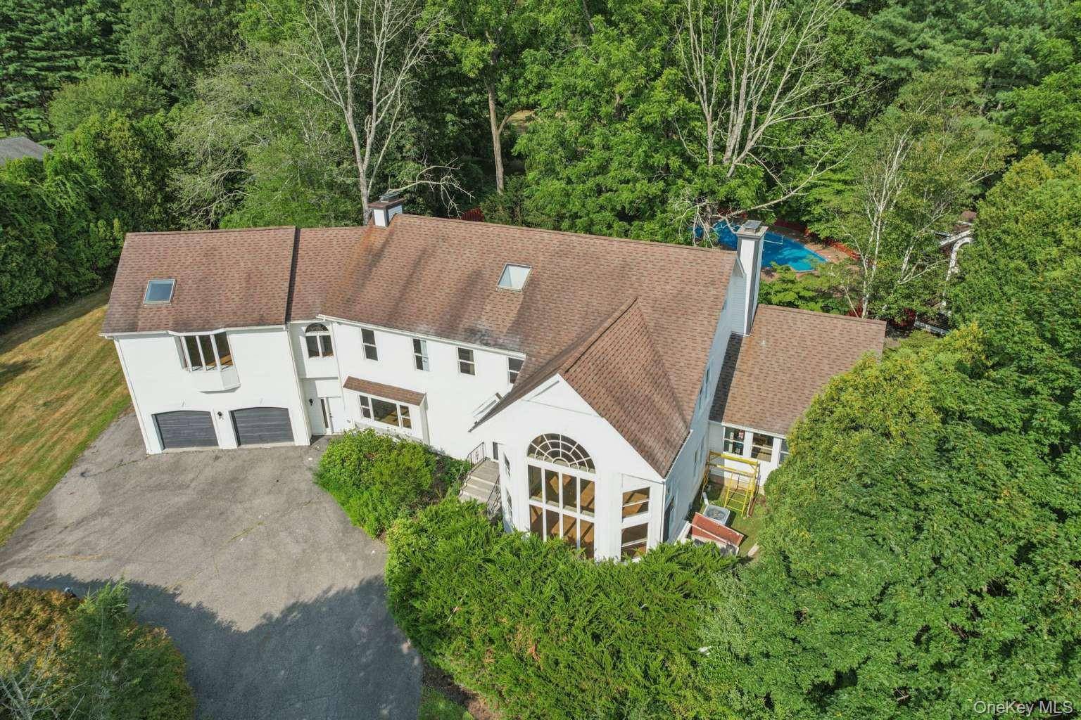 Aqua Vista Estate A Private Sanctuary in Bedford Corners Welcome to Aqua Vista Estate 7 Dickson Lane, a rare and radiant retreat nestled atop a west facing hill located at ...