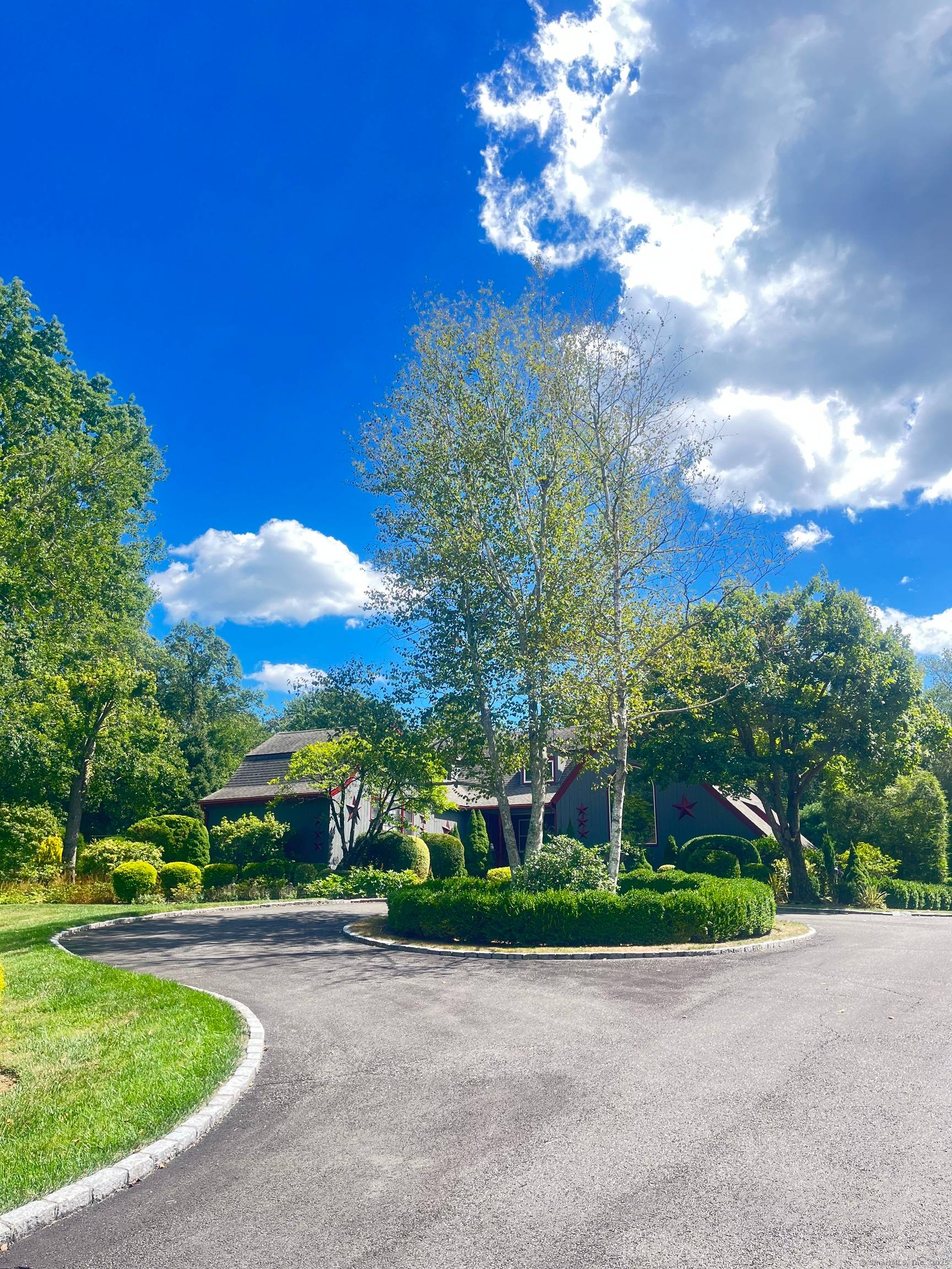 Interior photos soon ! Living in New Canaan isn't just about owning a property ; it's about becoming part of a community that values quality, culture, nature !
