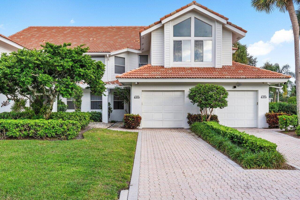 Beautiful 2 BD, 2. 5 BA home located in Clubside Pointe at Broken Sound Country Club.