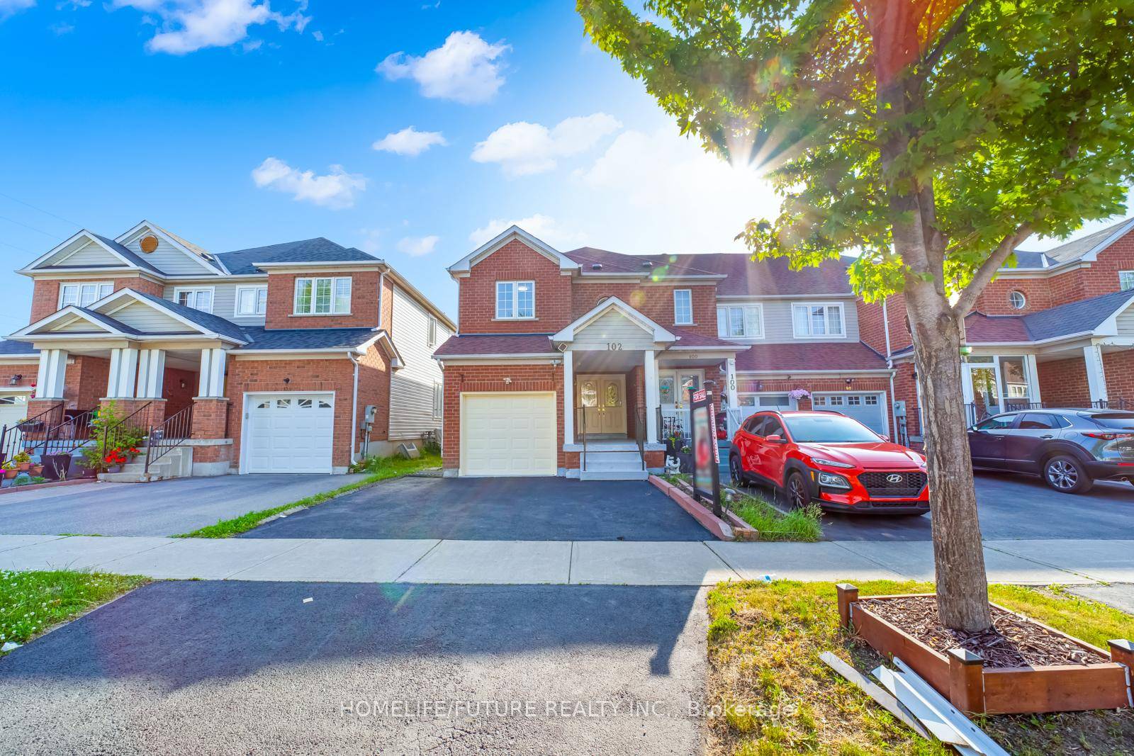 Wonderful Home Located In A Family Friendly Neighbourhood !