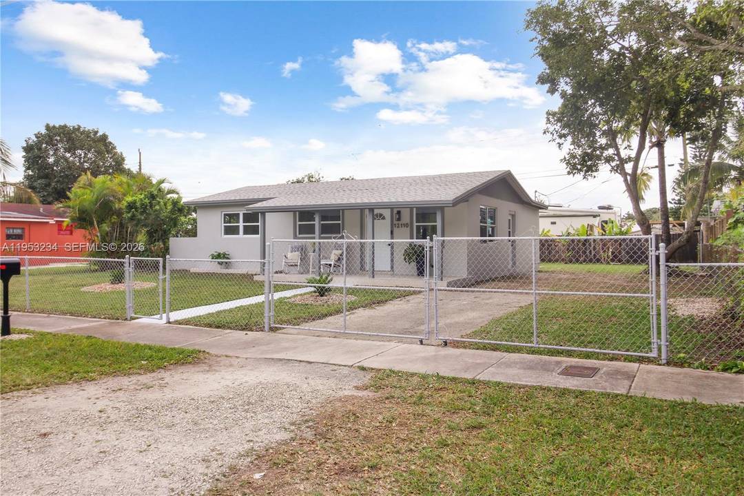 Fully renovated single home in south miami highs, NO HOA, This stunning 3 bedroom, 2 bathroom home has been upgraded from top to bottom.