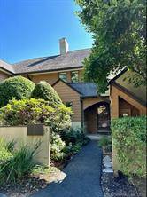 Welcome to 5 Font Hill Park in the rarely available Balbrae community !