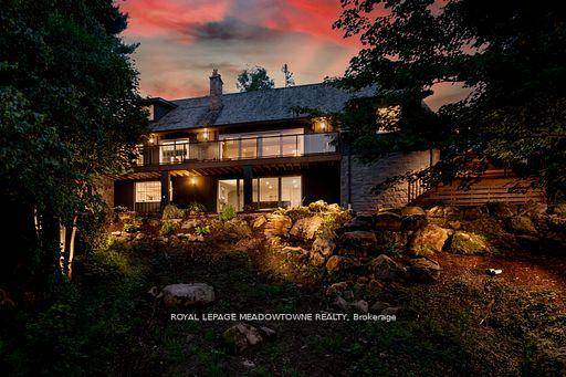 A private oasis with the best view in Erin !