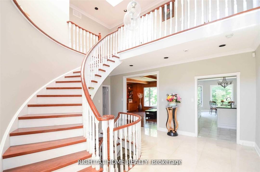 Gorgeous 4 Ensuites Custom Home On Premium Table Land Ravine Lot Located In The Remarkable Bayview Village Among Finest Homes In The Area.