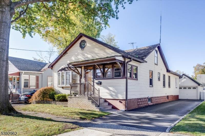 Great location ! Great neighborhood !